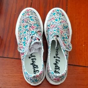 Gypsy Jazz Ivory Sneakers in Turquoise Pink